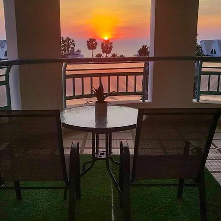 Jomtien Beachfront Stylish Studio , Stunning Seaview , Big Pool Kültér fotó