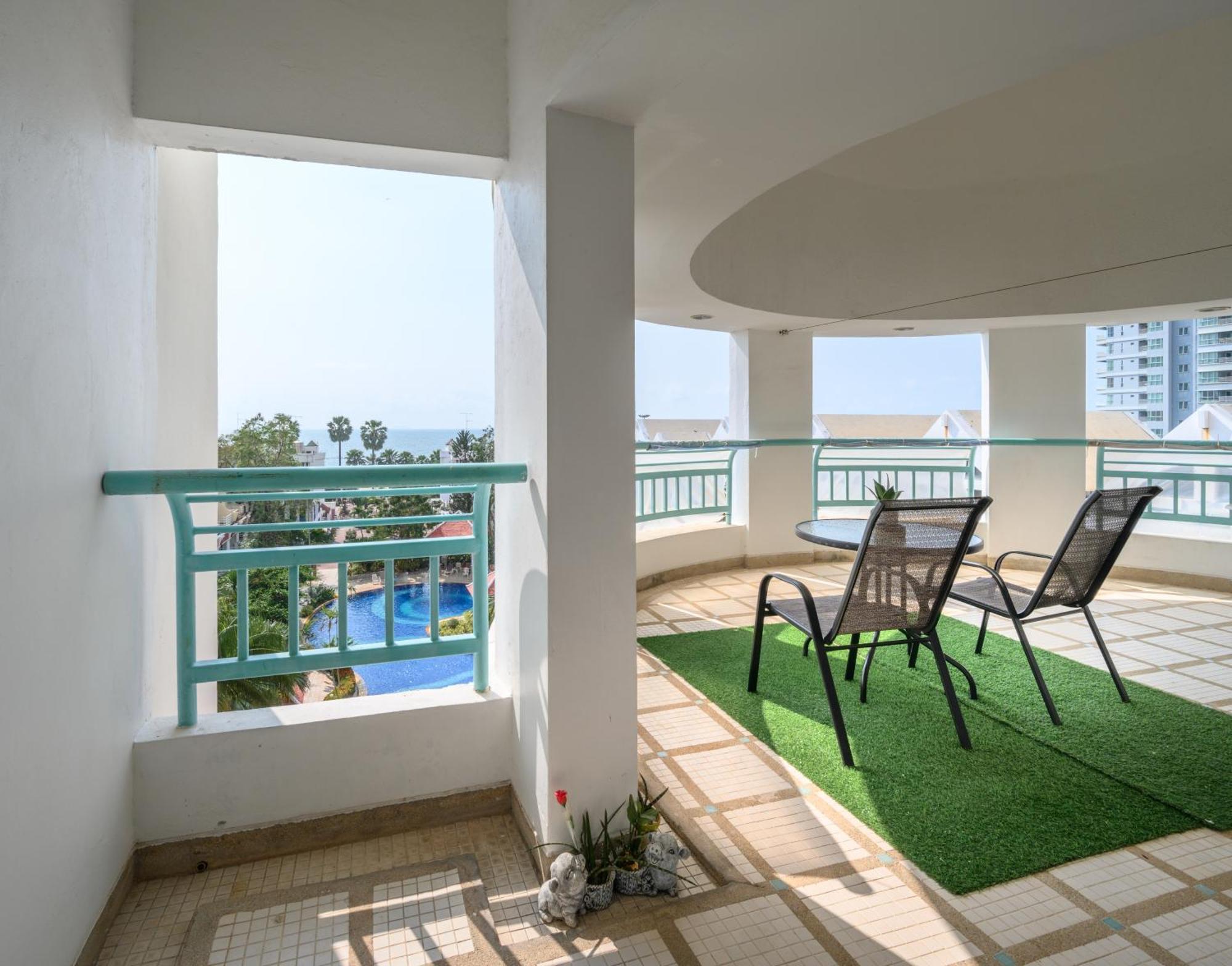 Jomtien Beachfront Stylish Studio , Stunning Seaview , Big Pool Kültér fotó